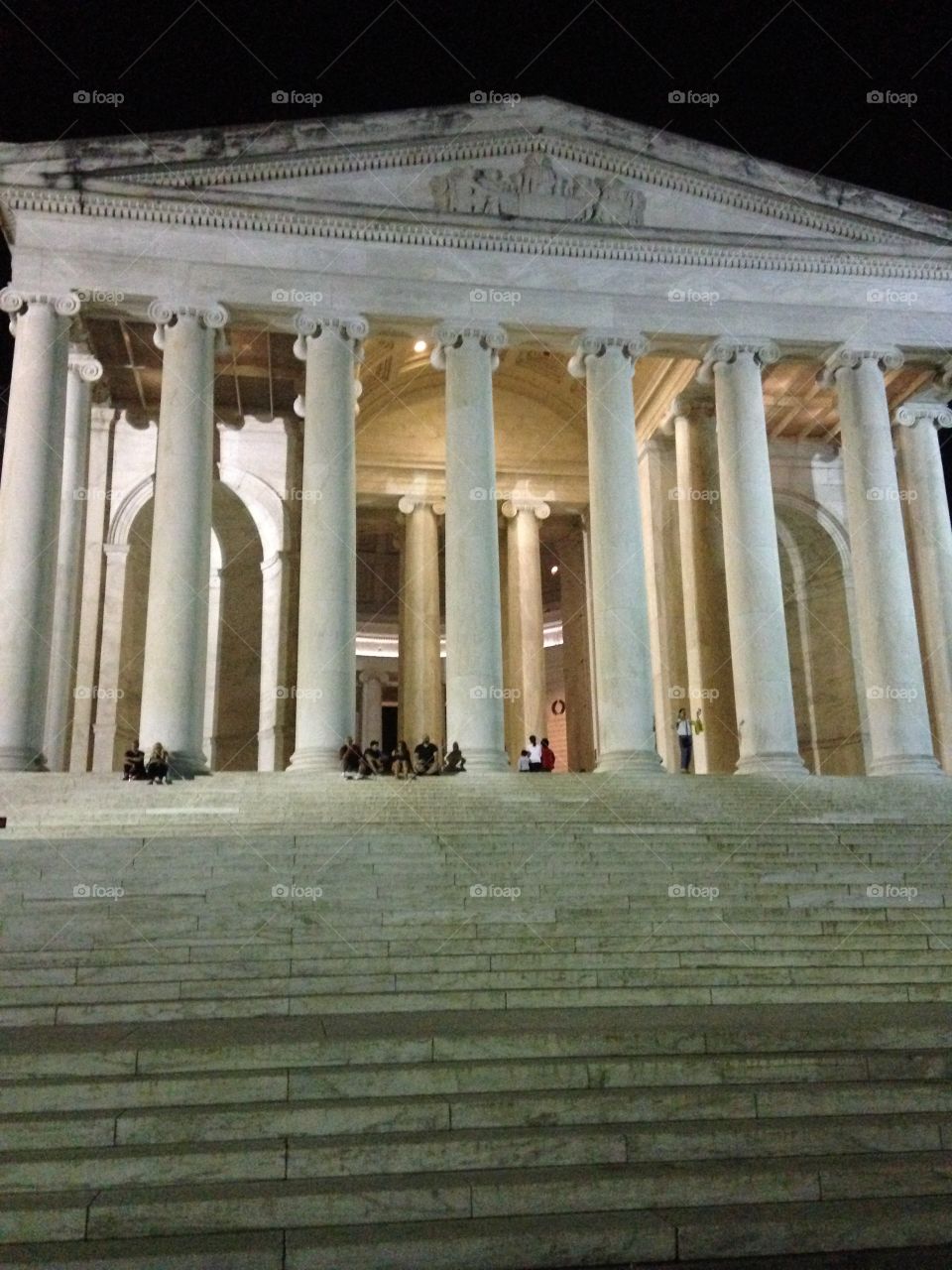 Jefferson memorial at night 