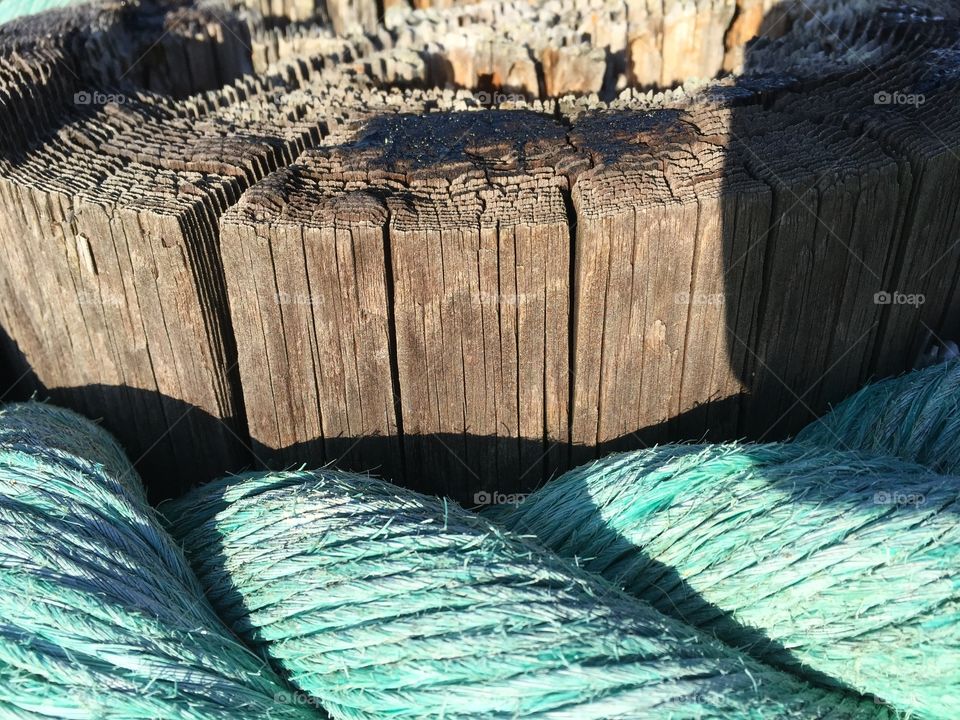 Wood 'n Rope. Wooden Post & Rope