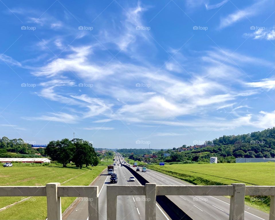 My favorite landscape: the blue and the green!
Here: Anhanguera Highway, in Louveira / Minha paisagem preferida: o azul e o verde!
Aqui: Rodovia Anhanguera, em Louveira 
(do alto do Pontilhão do Bairro Santo Antônio).