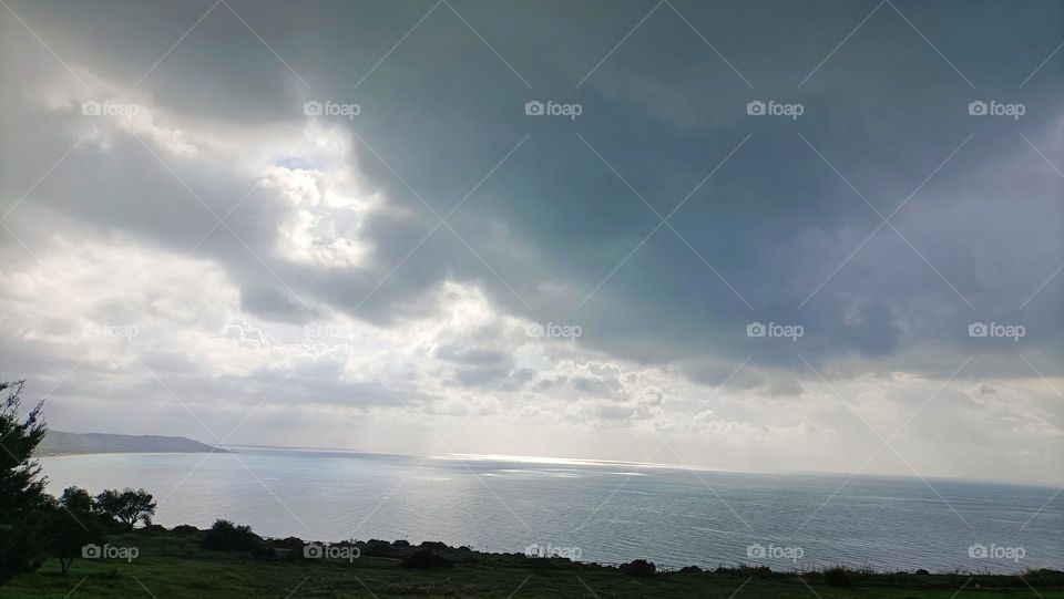 cielo grigio , mare