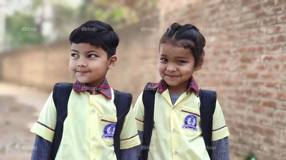 1st day 1st time going to school.. so we happy.