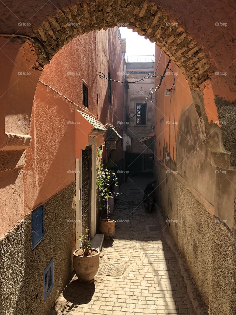 Narrow street in Marrakech’s souks, Marroco.