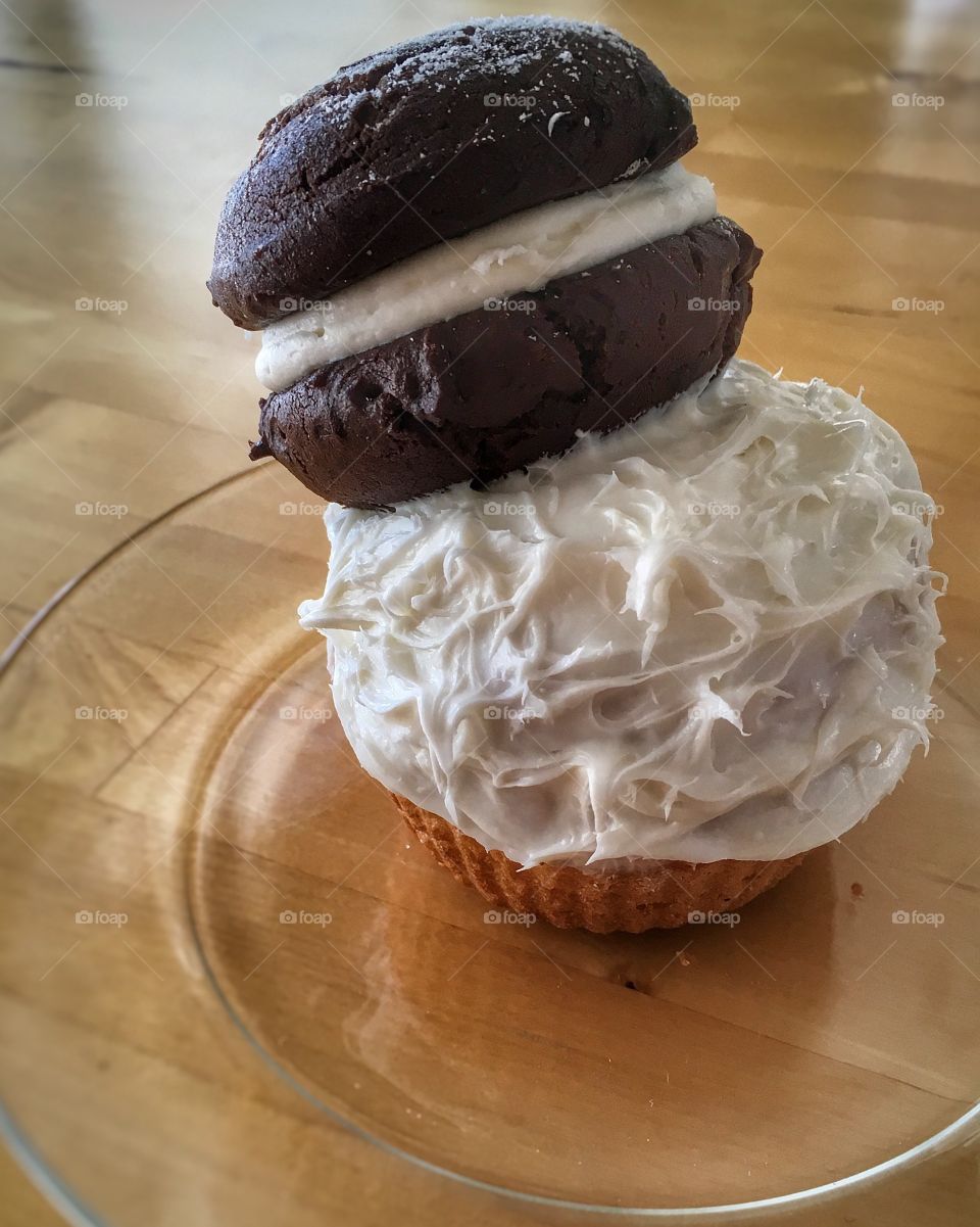 Whoopie pie cupcake