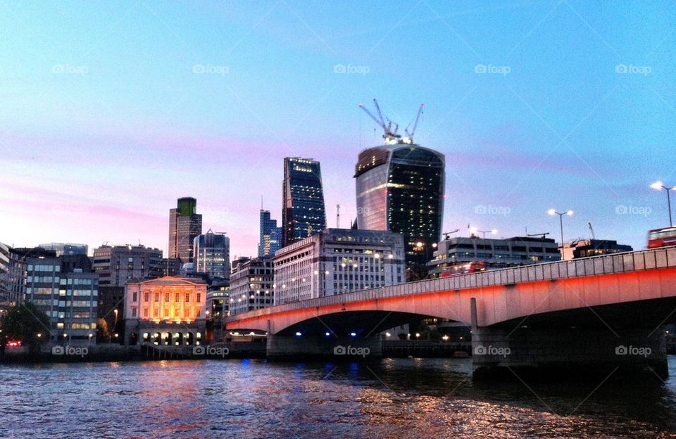 Evening light at London bridge