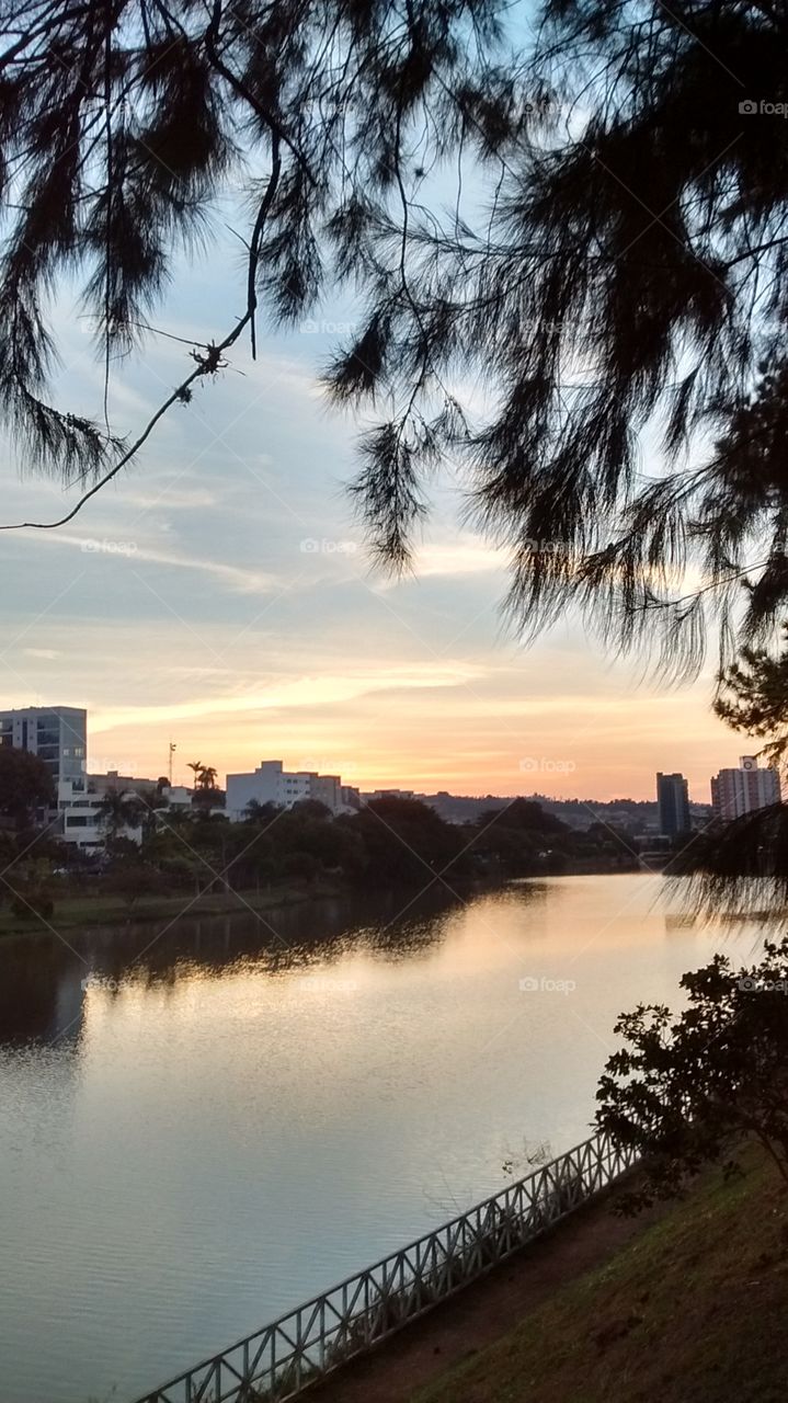 🧠 #Desestressando em #clicks, pois fotografia é nosso #hobby! Ajuda a aliviar a mente...
Sem filtros: Lagoa do Taboão, em #BragançaPaulista. 
📷
#entardecer #sol #sun #sky #céu #natureza #horizonte #paisagem #inspiração #mobgrafia #XôStress