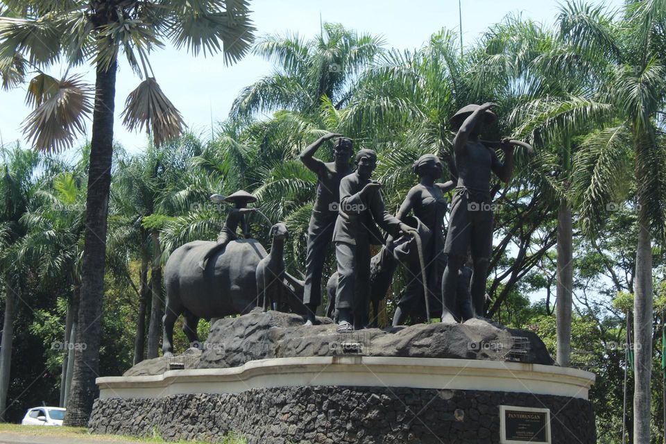 statue of farmer