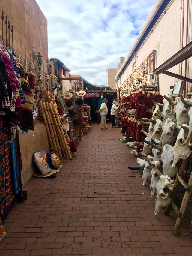 Santa Fe, US - alleyway 