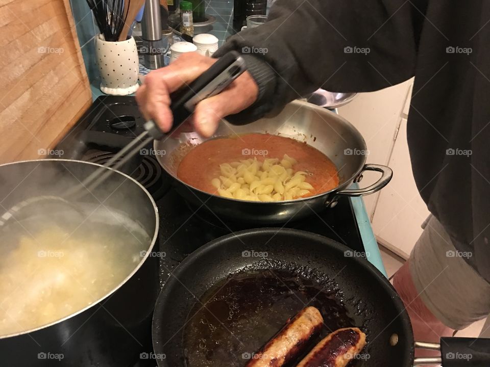 Adding pasta to pasta sauce 