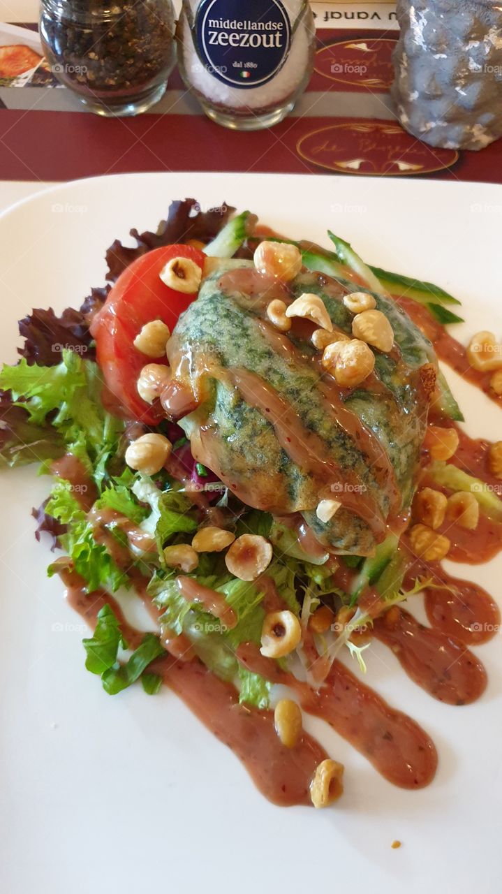 delicious spinach brie