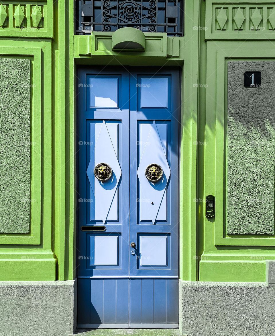 blue door 