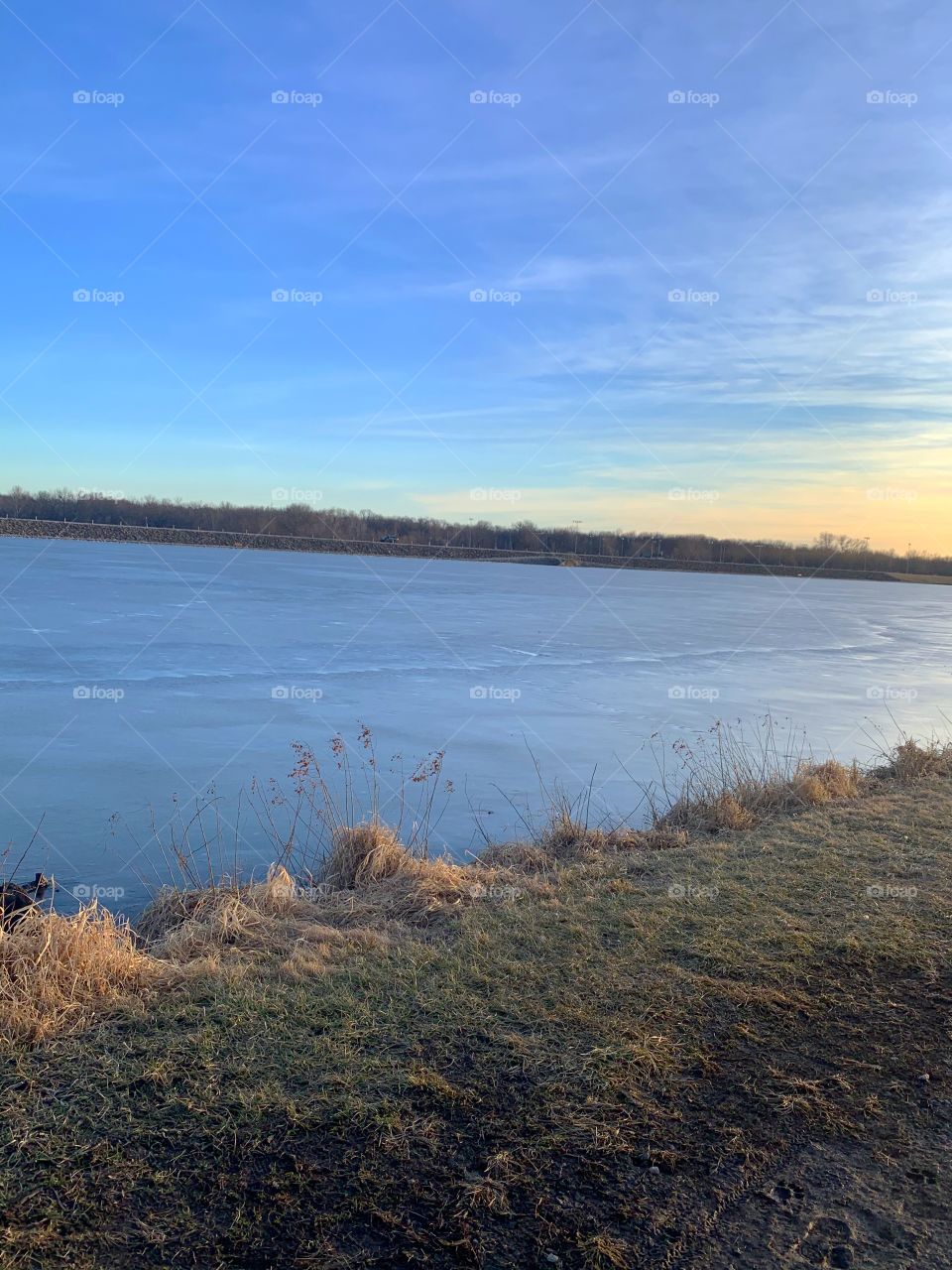 Winter in Kansas City, frozen lake 💦