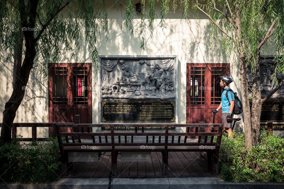 Man with bike in the Chinese museum 