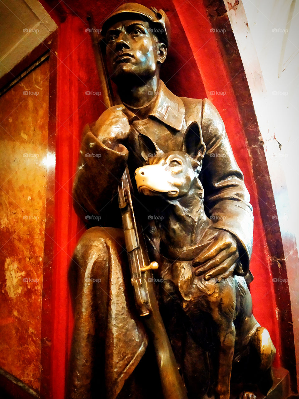 Moscow subway.  "Revolution square".  Soldier and dog