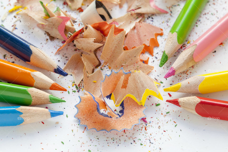 Coloring pencils with shavings
