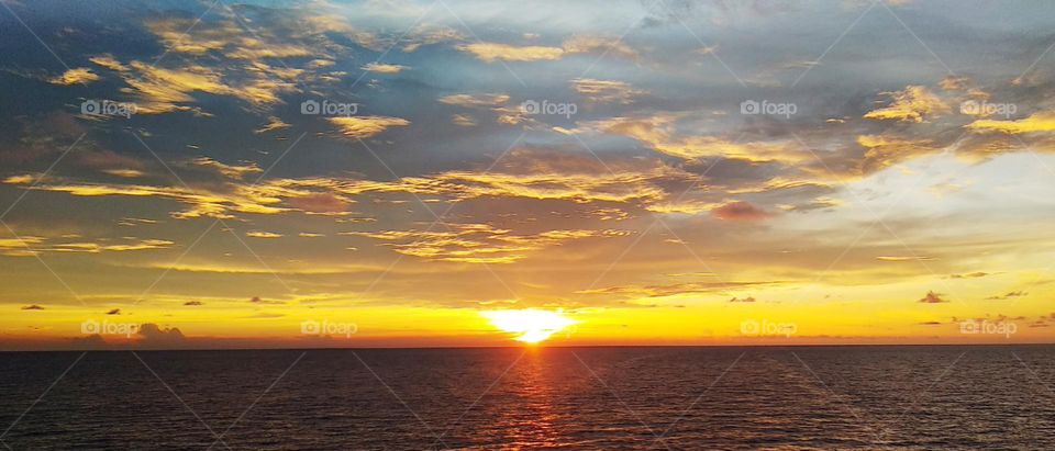 Seascape, the beauty of the clouds at sunset