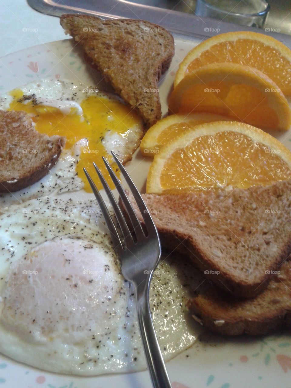 Quick breakfast. Eggs over light is my go to breakfast. Fresh orange slices finish the quick morning break.
