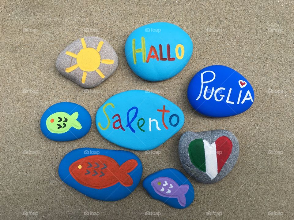 Hallo Salento, Hallo Puglia, souvenir on colored stones