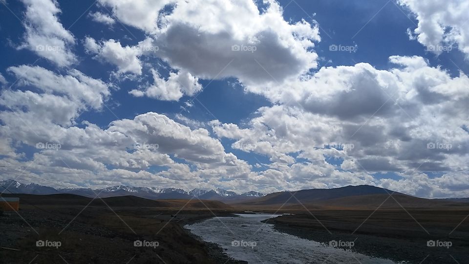 clOuds + water + mOuntains