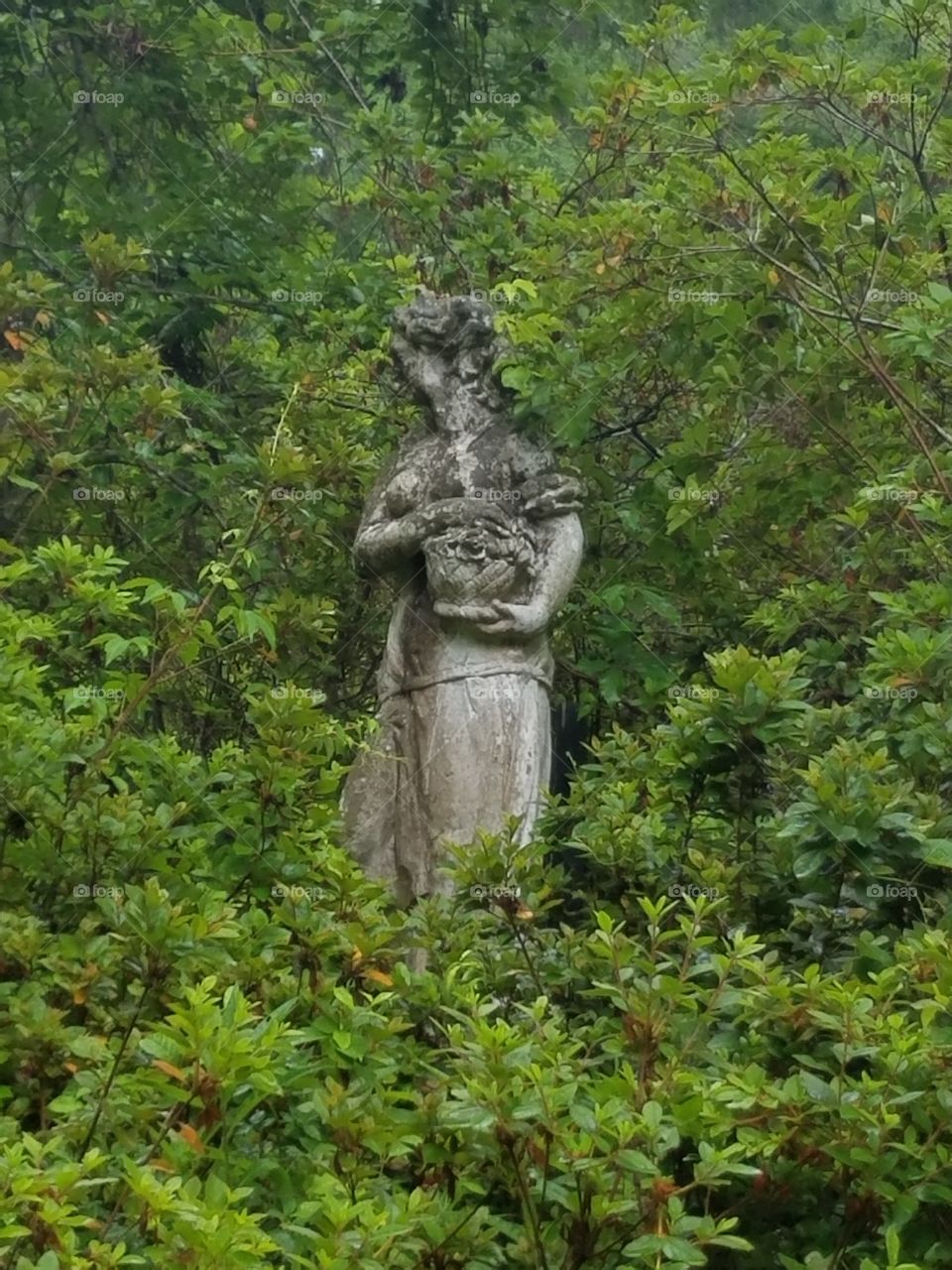 statue