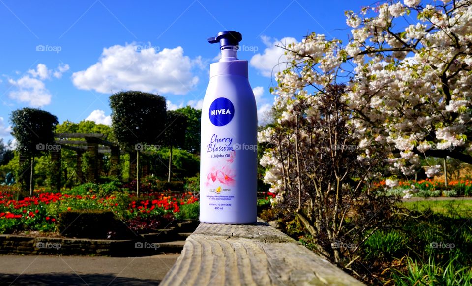 Share spring moments with NIVEA oil infused lotion