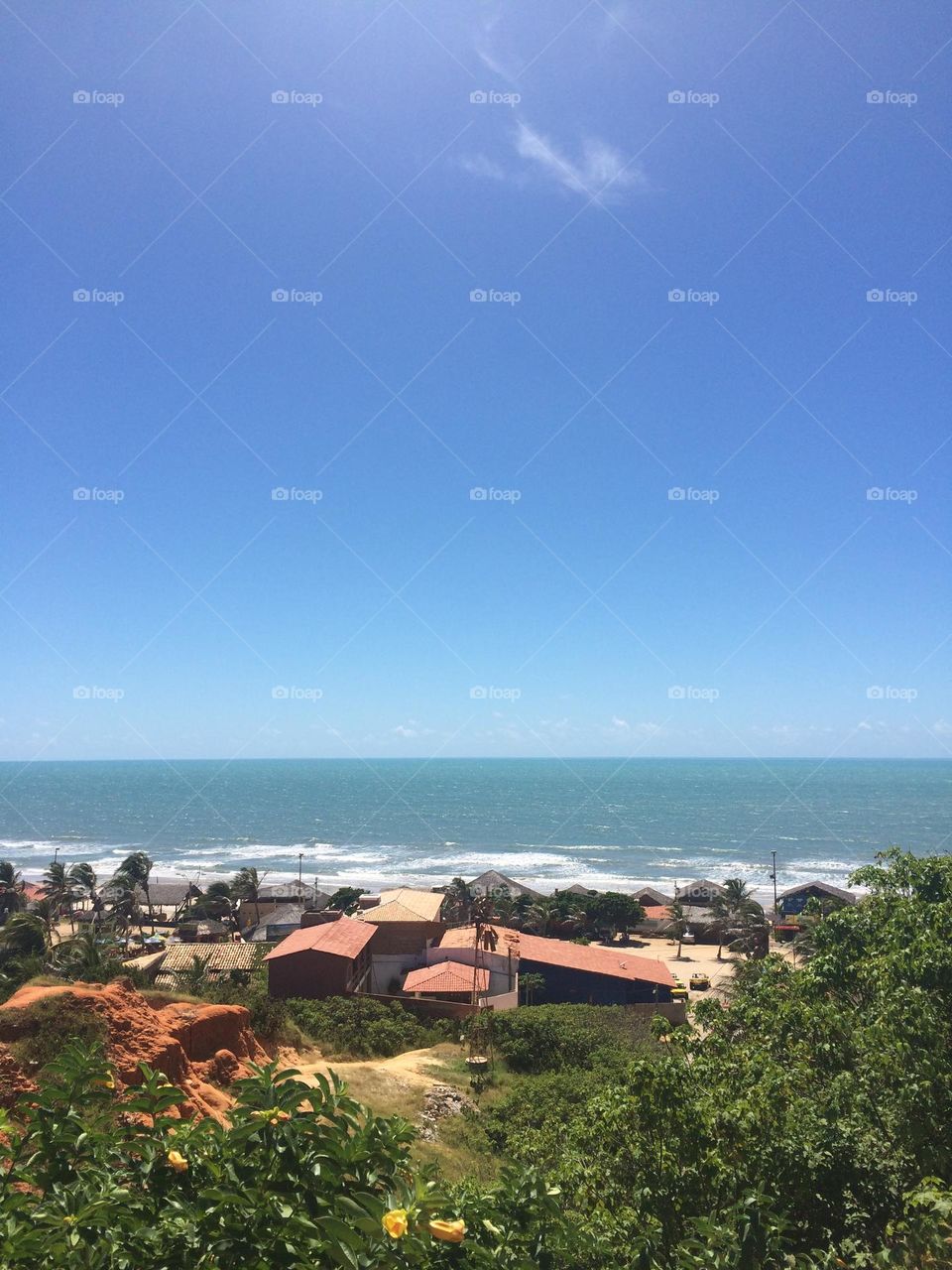 Brazilian beaches are great for vacations! Here: Morro Branco, in the state of Ceará. / As praias brasileiras são ótimas para as férias! Aqui: Morro Branco, no estado do Ceará.