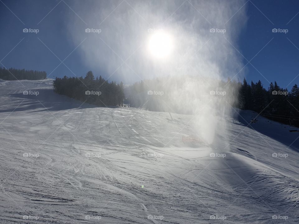 Ski resort wind swirl on track
