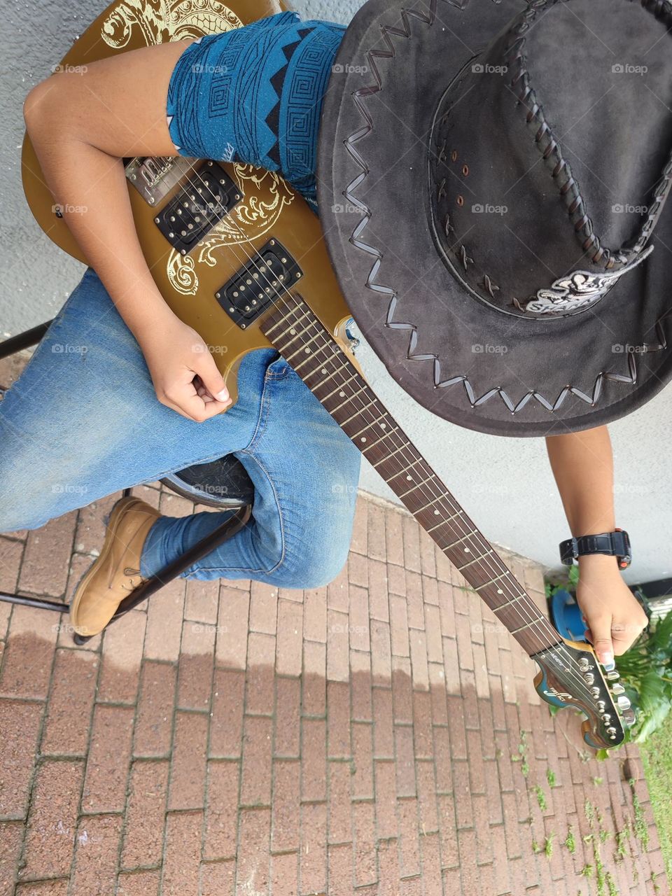 Playing the Electric Guitar