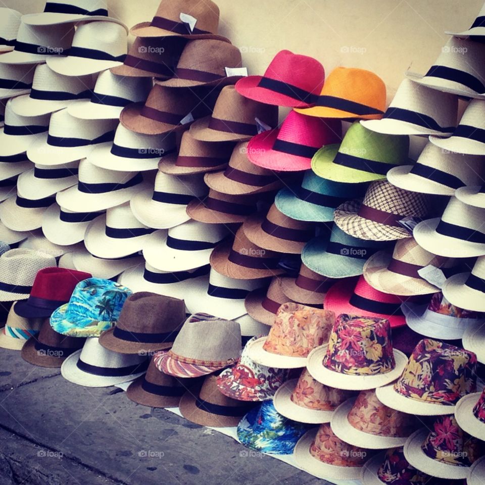 Hats on sale in Colombia 