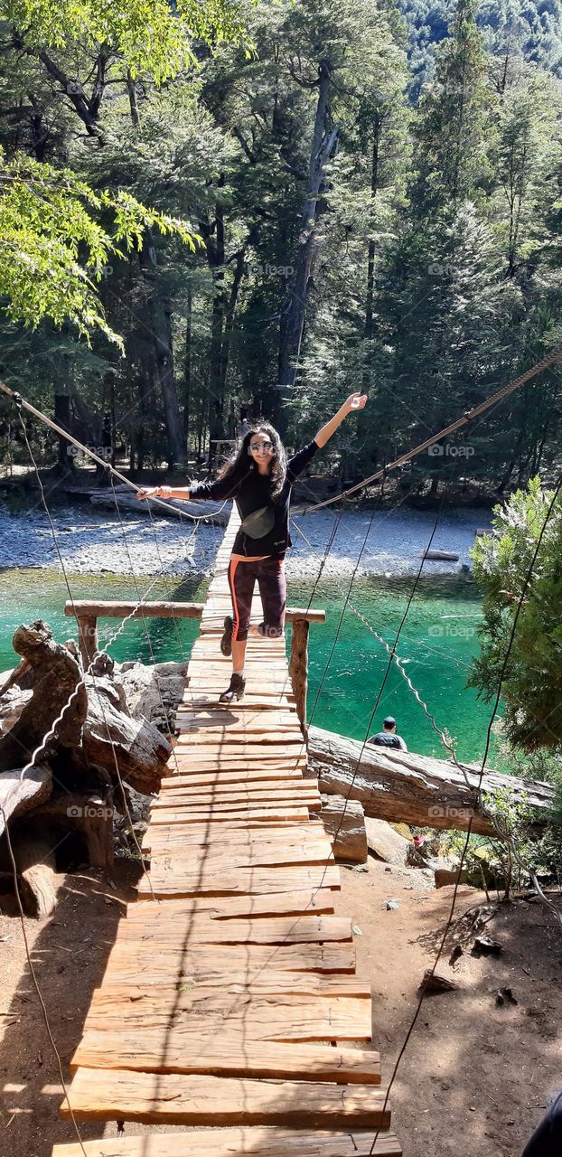 Bosques encantados, puentes que cruzar y aventuras que recorrer.