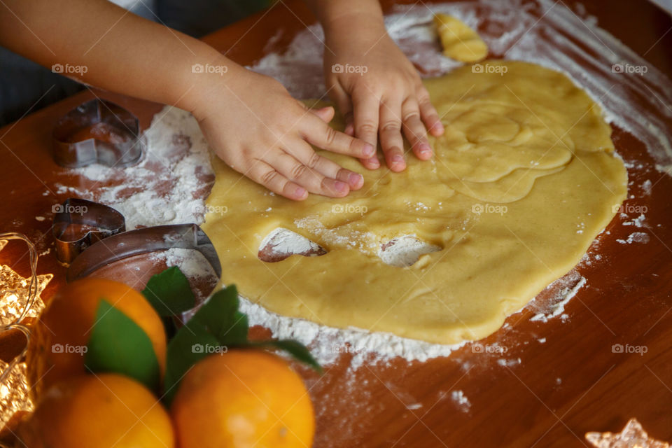 Children cooking ginger cookies 