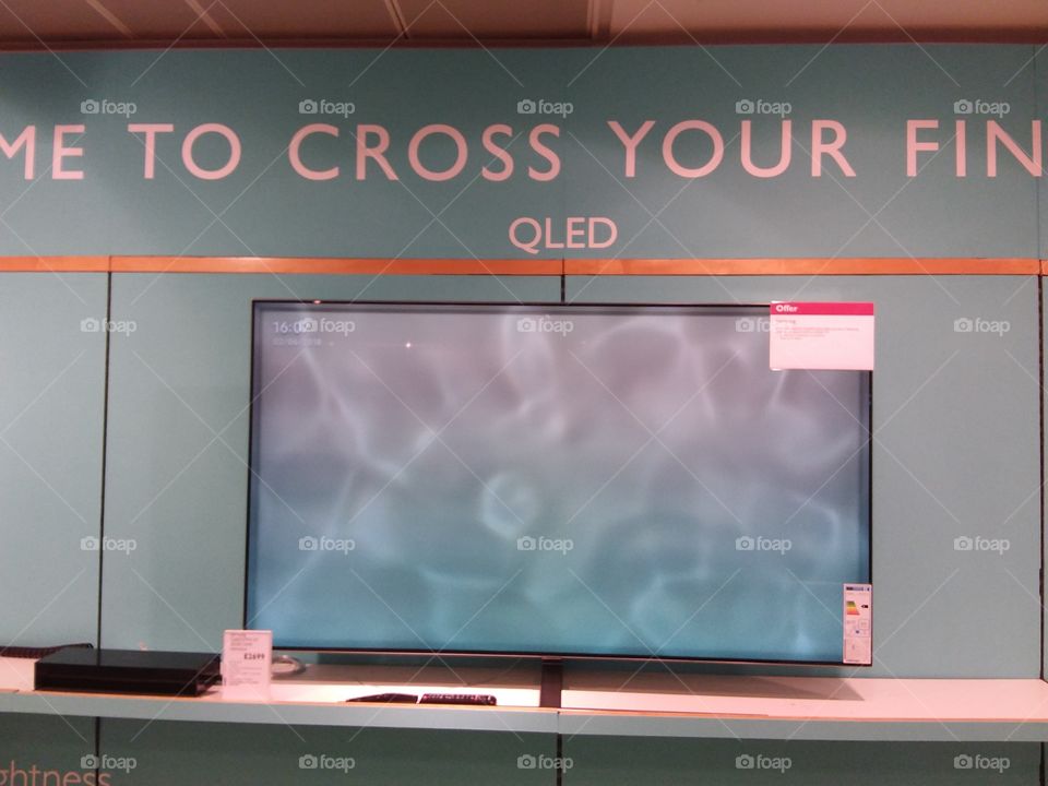 Samsung QLED ambient mode television with water effect