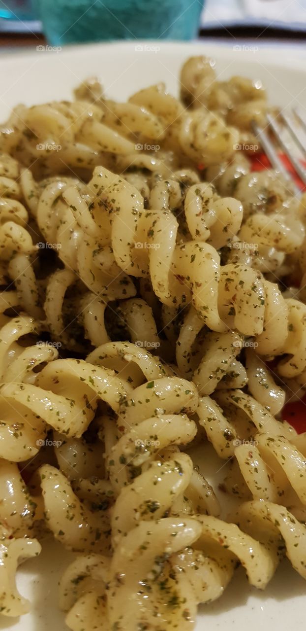 Pasta with pesto of mint and almonds