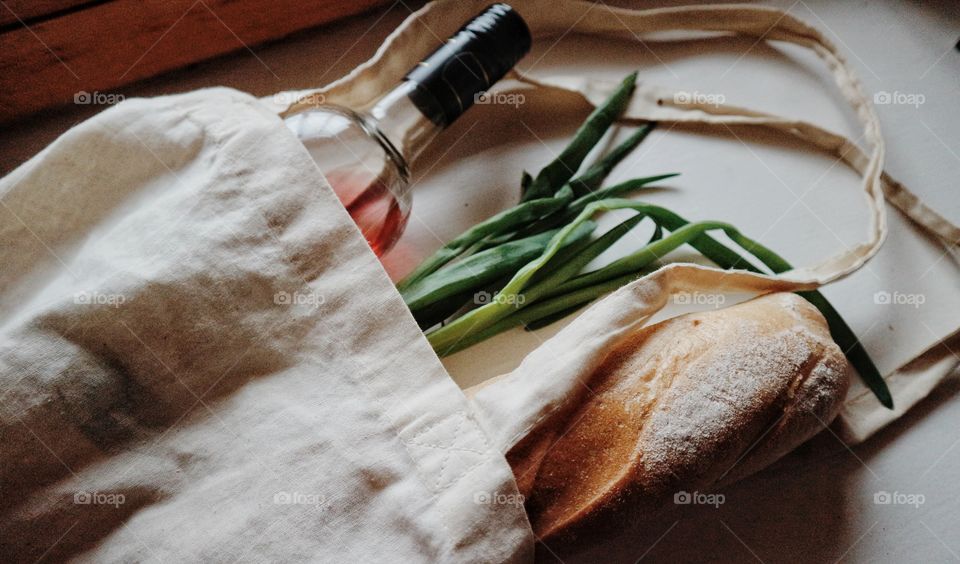 Reusable bag with groceries 