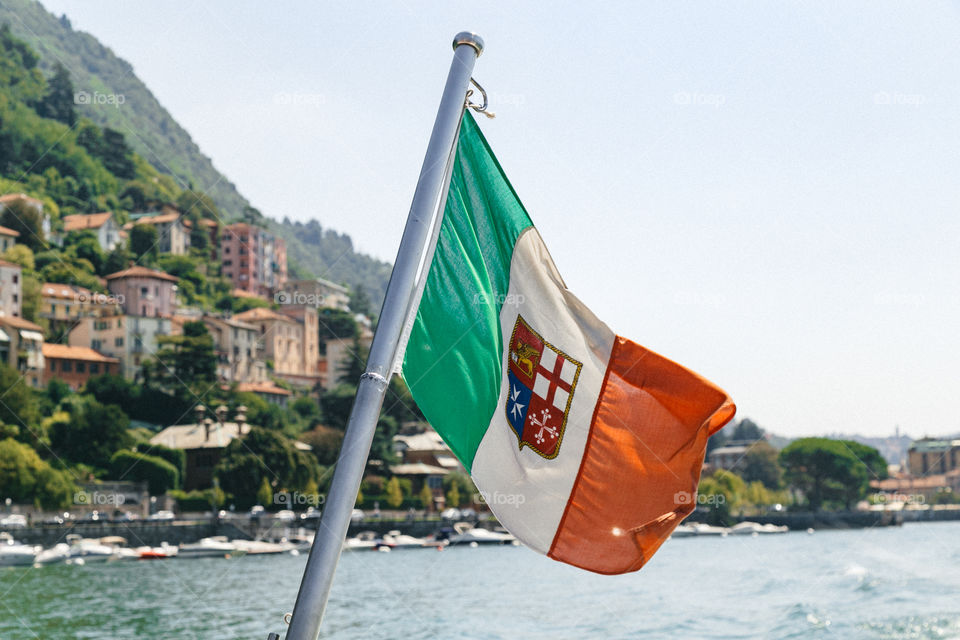 Lago Como no norte da Itália é um lugar lindo para se conhecer na Europa, com paisagens incríveis!