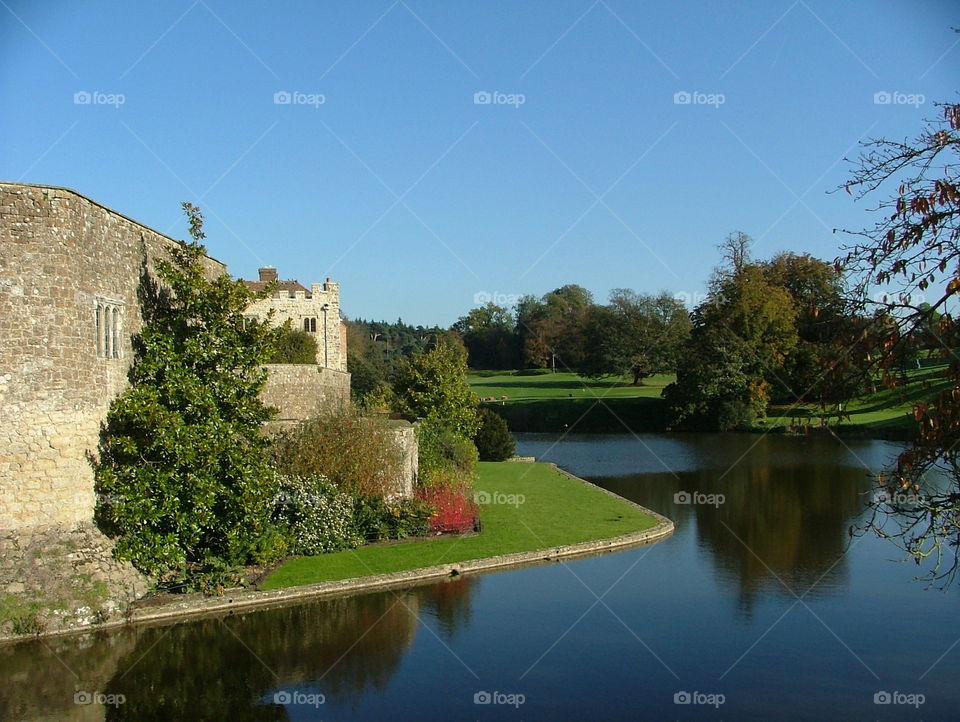 Leeds castle moat 