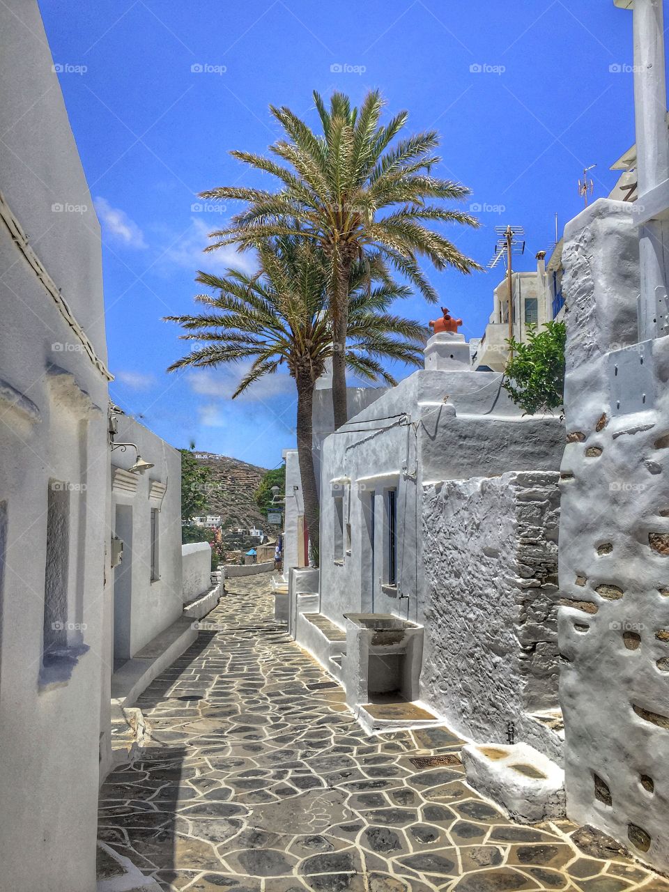 The beautiful island of Sifnos is a great place to relax and enjoy the sun and sea of Kyklades. 