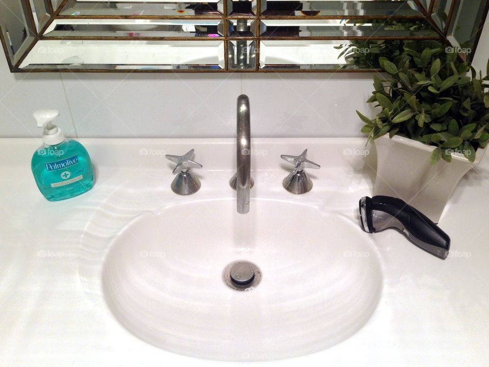 Average bathroom sink