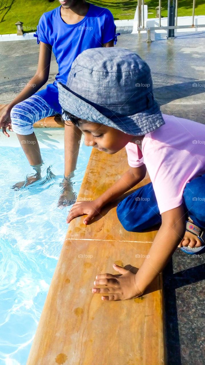 kids having fun in the swimming pool