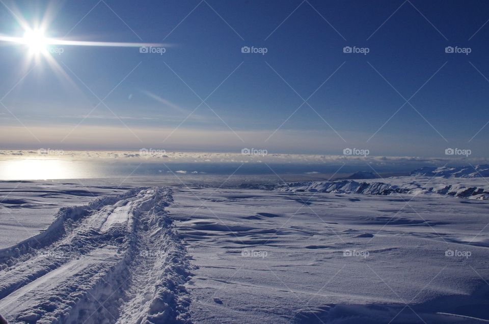 Tyre tracks in the snow 