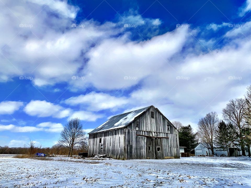 A beautiful view in Indiana of an old barn on a winter day 