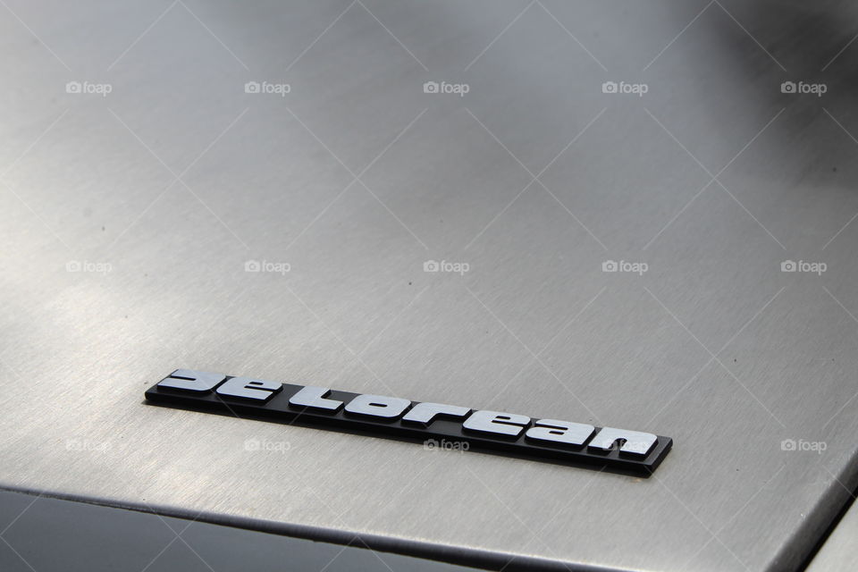 DeLorean logo