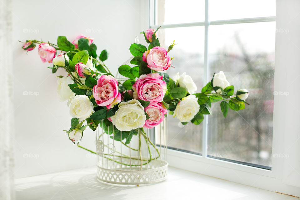 Rose flowers on vese