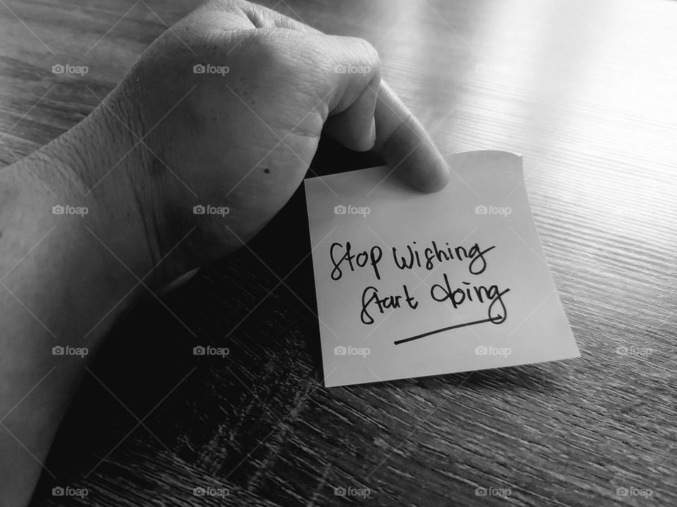 Motivational quotes on a small piece of paper