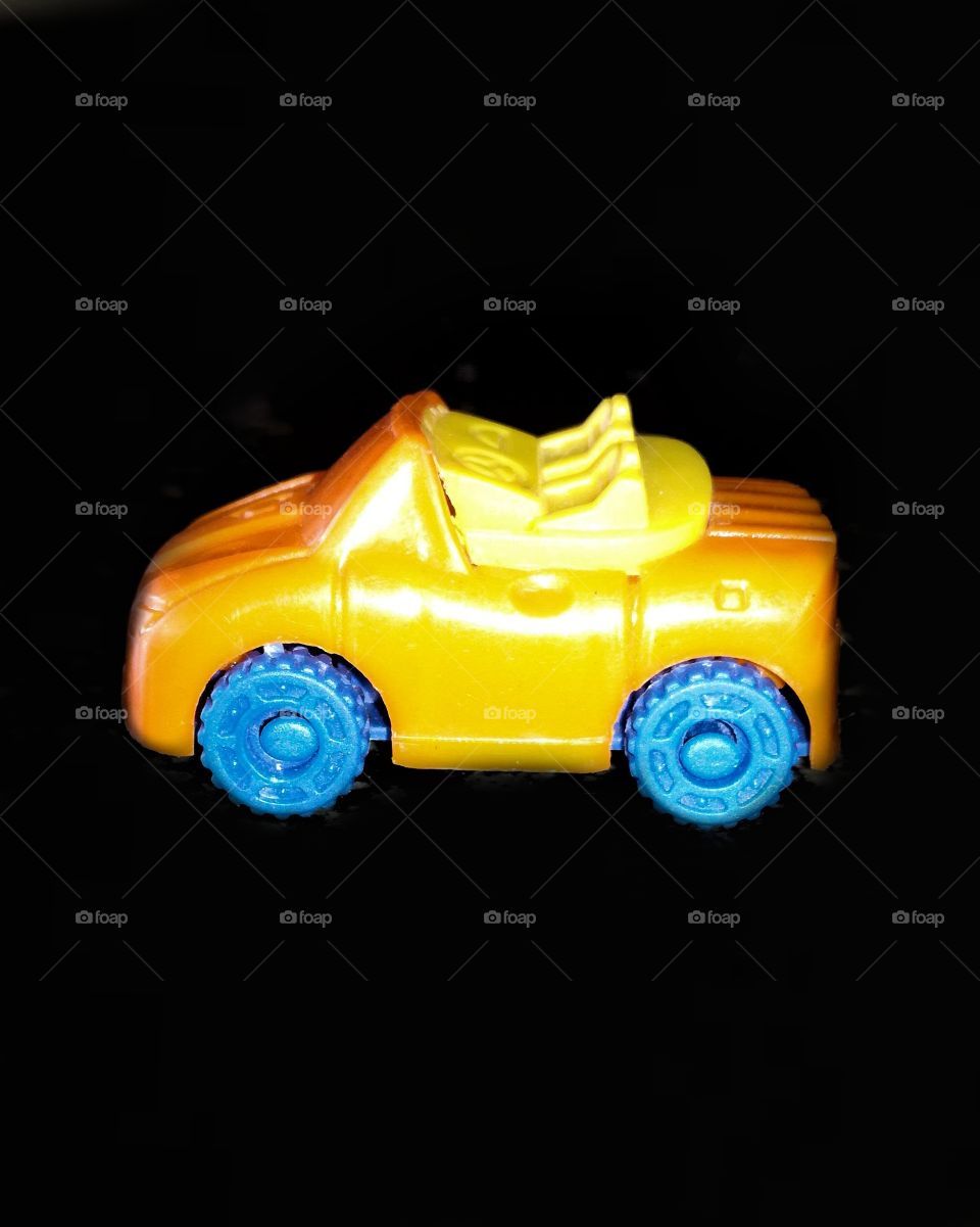 Defensive driving ensures that everyone on the road has a safe journey. Here is a list of a few simple, yet essential, defensive driving tips to ensure a stress-free trip.