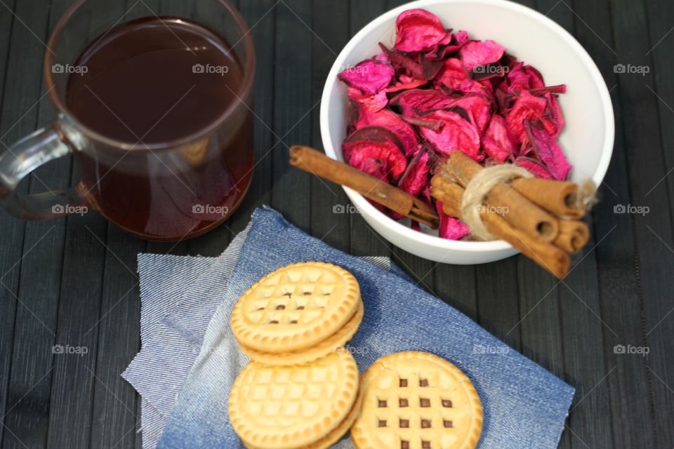 Tea tradition, tea, cup, mug, hot drink, cinnamon, cookies, napkin, jeans, denim napkin, fruit tea, flower tea, citrus, orange, lemon, rose petals, cookies, chocolate cookies, vanilla, vanilla sticks