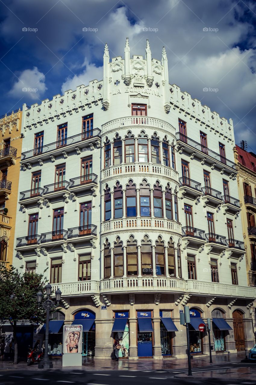 Edificio Suay, plaza del Ayuntamiento 23 (Valencia - Spain)