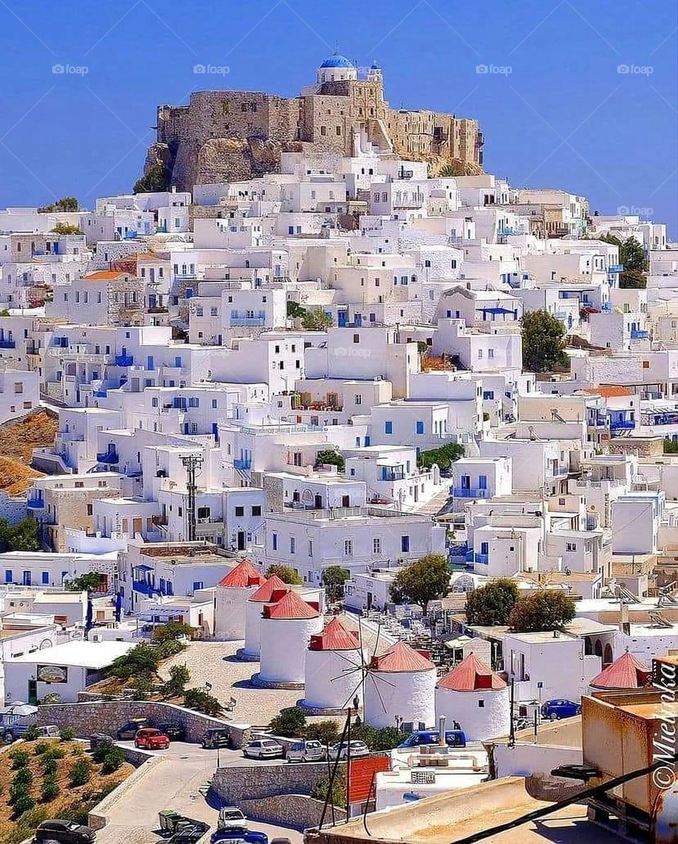 Pictures of very huge buildings and very beautiful architecture and there is nothing more beautiful than it