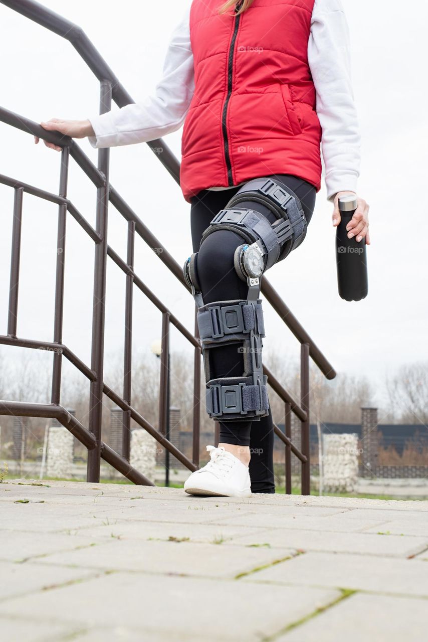 woman in leg brace