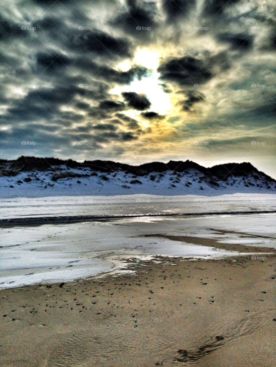 winter beach cold vacation by lottegodte