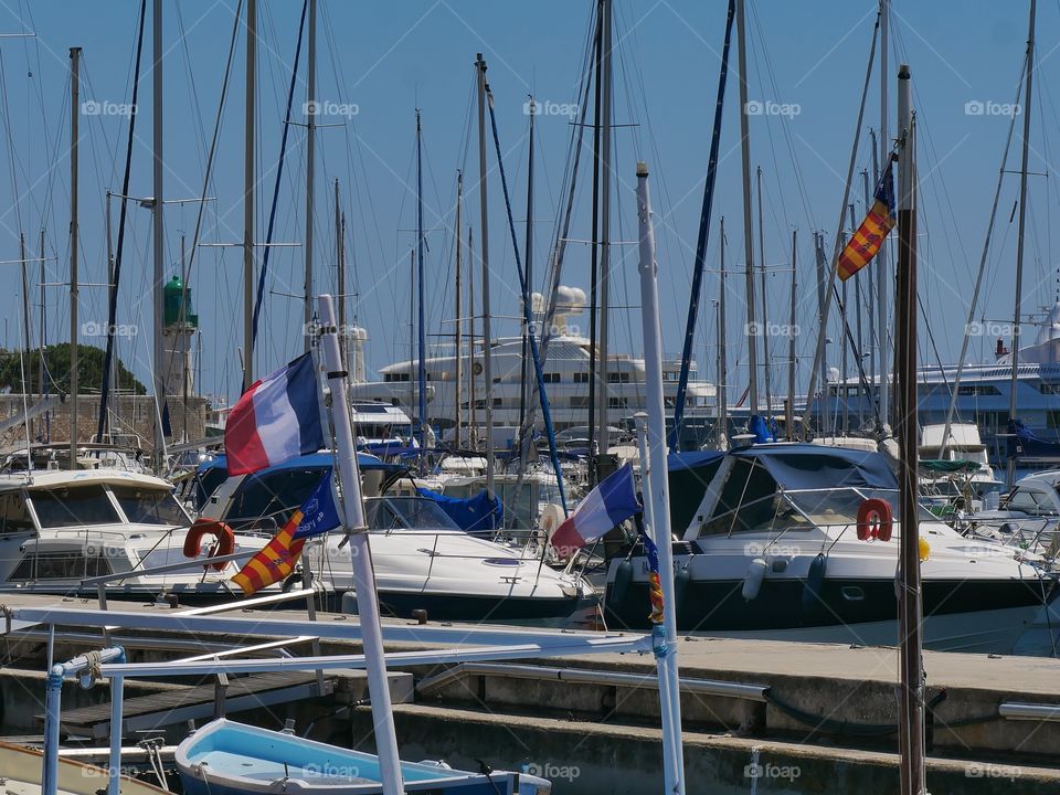 flags boats